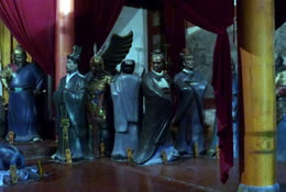 The hall exhibits the statues which depict the scene of Liu Bei entrusting his son to Zhuge Liang. 