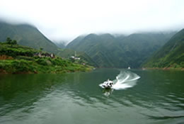 The boat activities on Daning Little Three Gorges are very exciting. Shore excursion there makes your Yangtze cruise memorable.