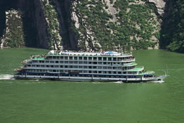 Click to Zoom-in The luxury and splendid Yangtze cruise ships impress you with their gorgeous hard facilities and careful services.