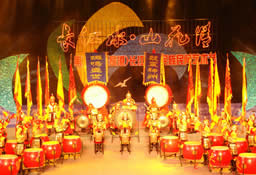 Cultural activities here make people always remeber the essence of the Yangtze River and pass it on from generation to generation. 