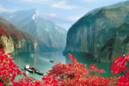 Click to Zoom-in The red leaves of maple trees on the surrounding hills make your Yangtze River cruise much more difficult to forget.