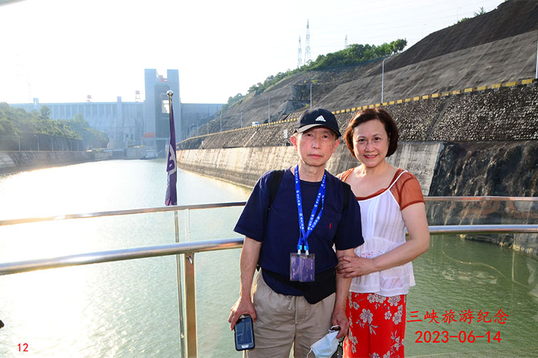 David and Yvonne from Canada and USA Whilte Tourig the Three Gorges Dam