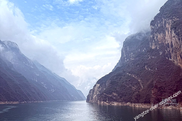 April's Yangtze River Cruise Travel Blog - Wu Gorge