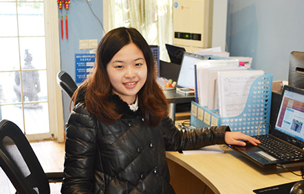 Our Professional Cruise Expert - Wendy Meet Yangtze-river-cruises Team