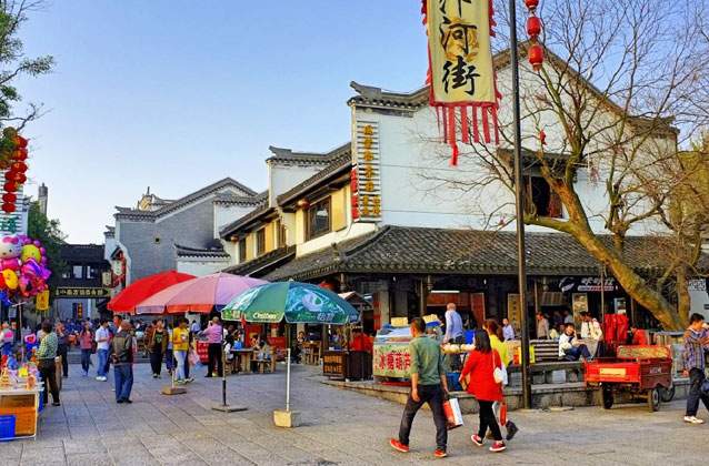 river cruise in nanjing