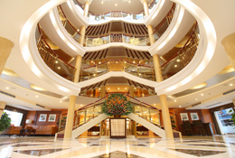 Five-story Open-air Atrium Lobby on Century Diamond 
