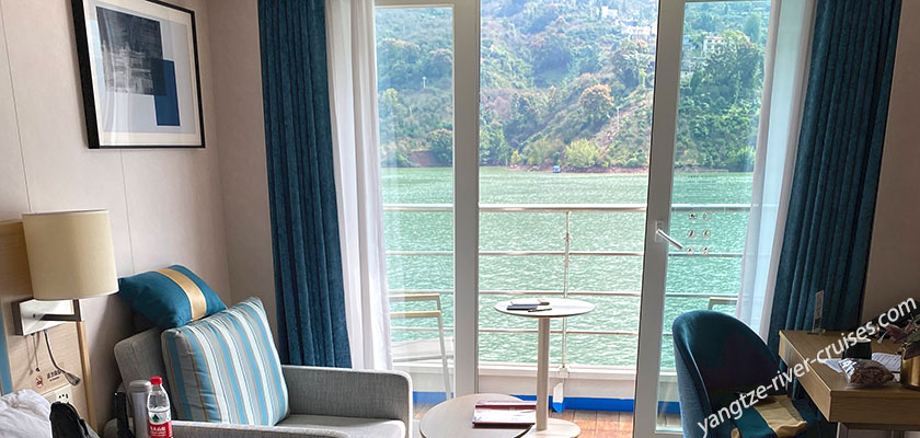 Yangtze River Cruise - Scenery Outside the Cabin