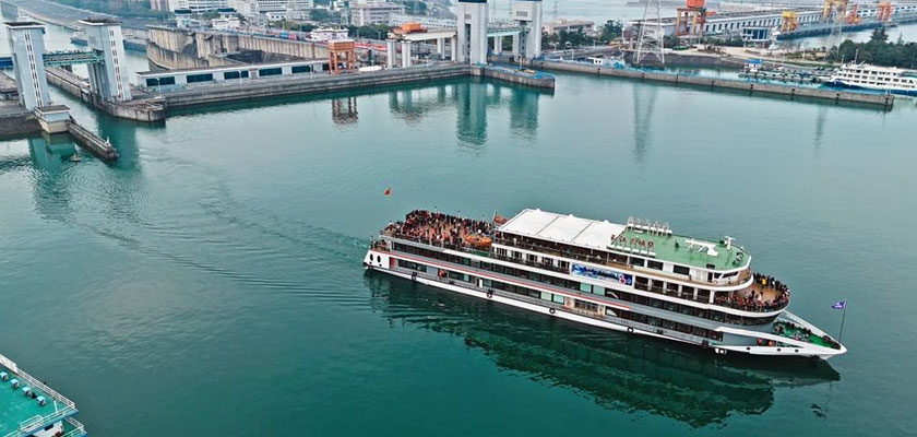 Yangtze River Cruise - Gezhou Dam