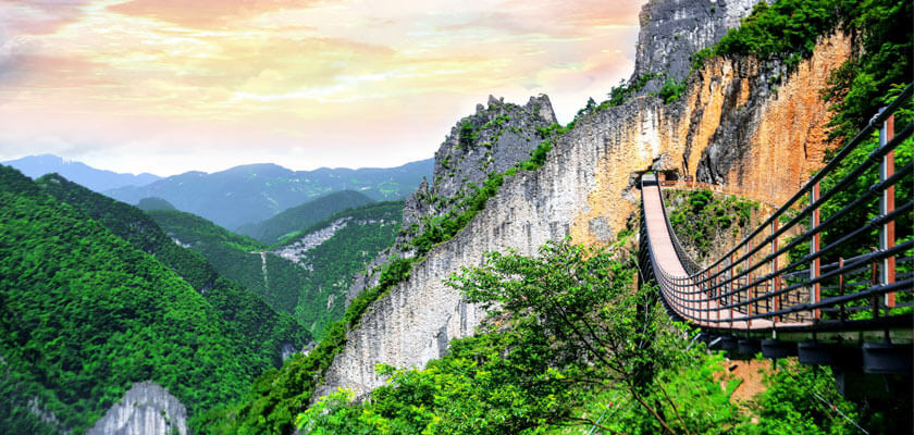 Yangtze River Cruise - Mt. Wuling Great Rift Valley