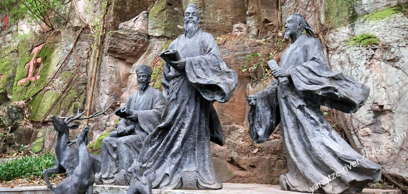 Yangtze River Cruise - Shuanggui Mountain in Fengdu