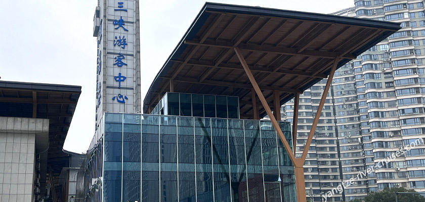 Take Shuttle Buses at Three Gorges Tourist Resort