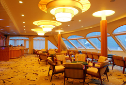Want to drink a cup of coffee while enjoying the beautiful Three Gorges scenery? In many guests'eyes, that is life.