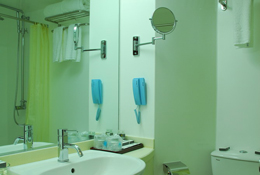 The Bathroom of President No.1 is very clean, and all the facilities are arranged.