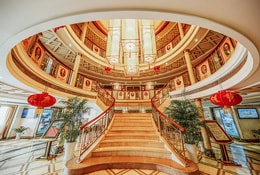 Elegant lobby onboard President No.7