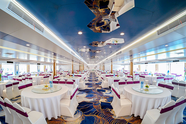 Top of the Yangtze Restaurant on Victoria Isabella Cruise