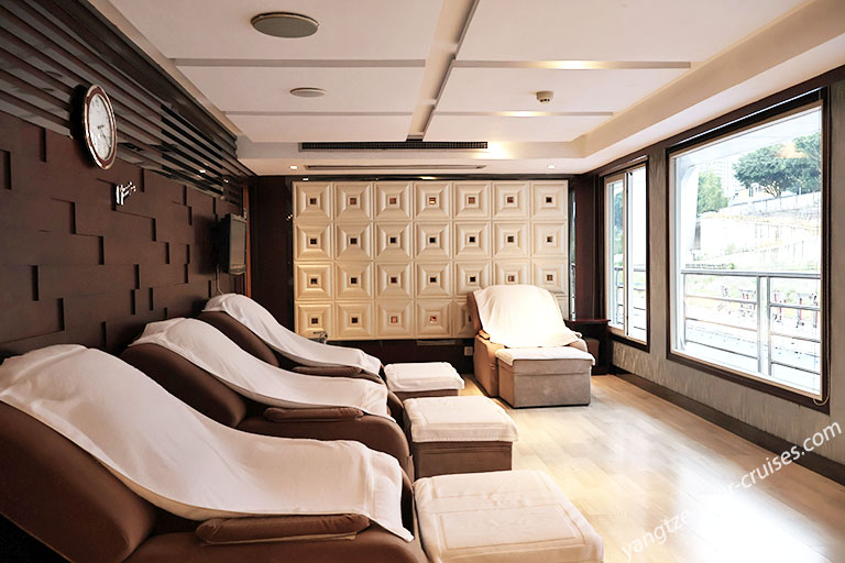 Enjoy Chinese massage on Victoria Cruises