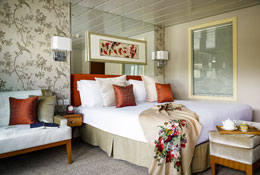 The deluxe cabin of Yangtze Explorer