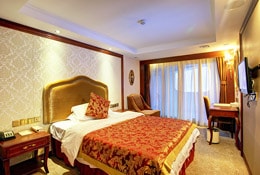 Deluxe King-size Bed Cabin