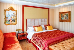 Executive King-size Bed Cabin