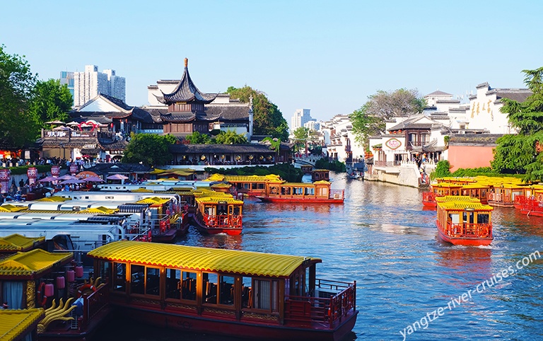 river cruise in nanjing